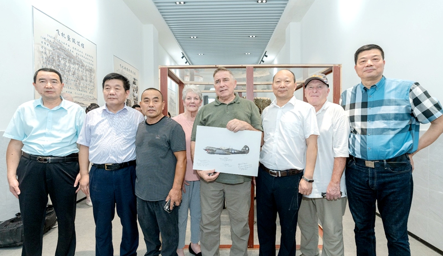 美中航空遺產基金會主席格林一行來望江縣參訪