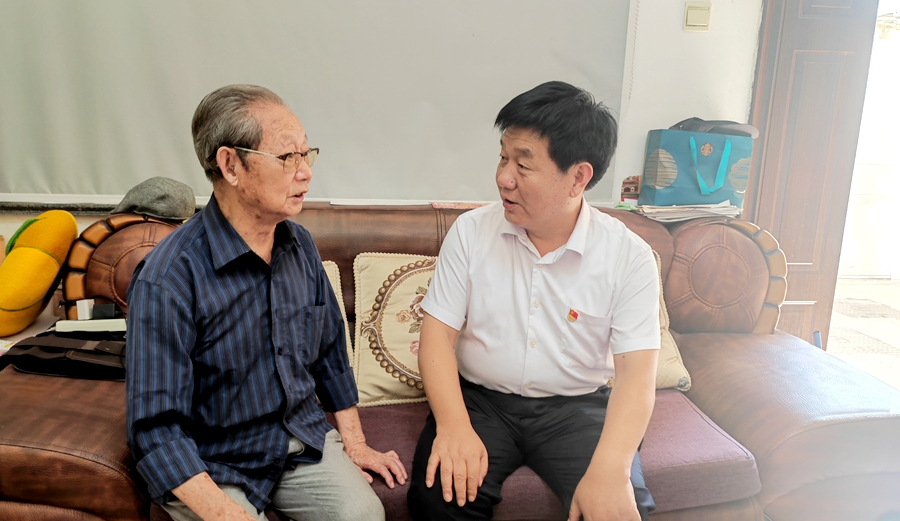 汪久清開展國慶節(jié)前走訪慰問活動